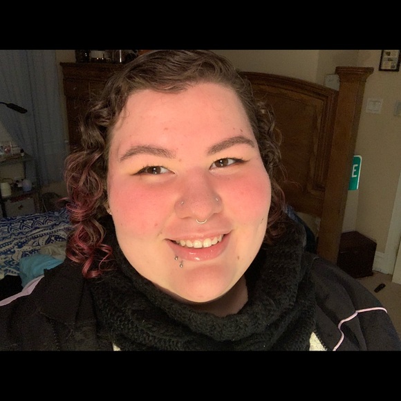 Meet your Posher, Jennifer - Picture 1 of 1